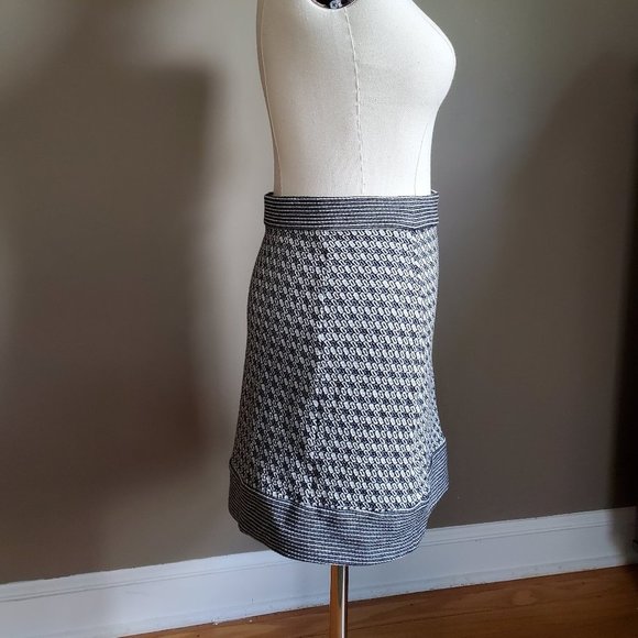 Diane von Furstenberg pull-on Caitrin mini skirt. - Picture 6 of 14